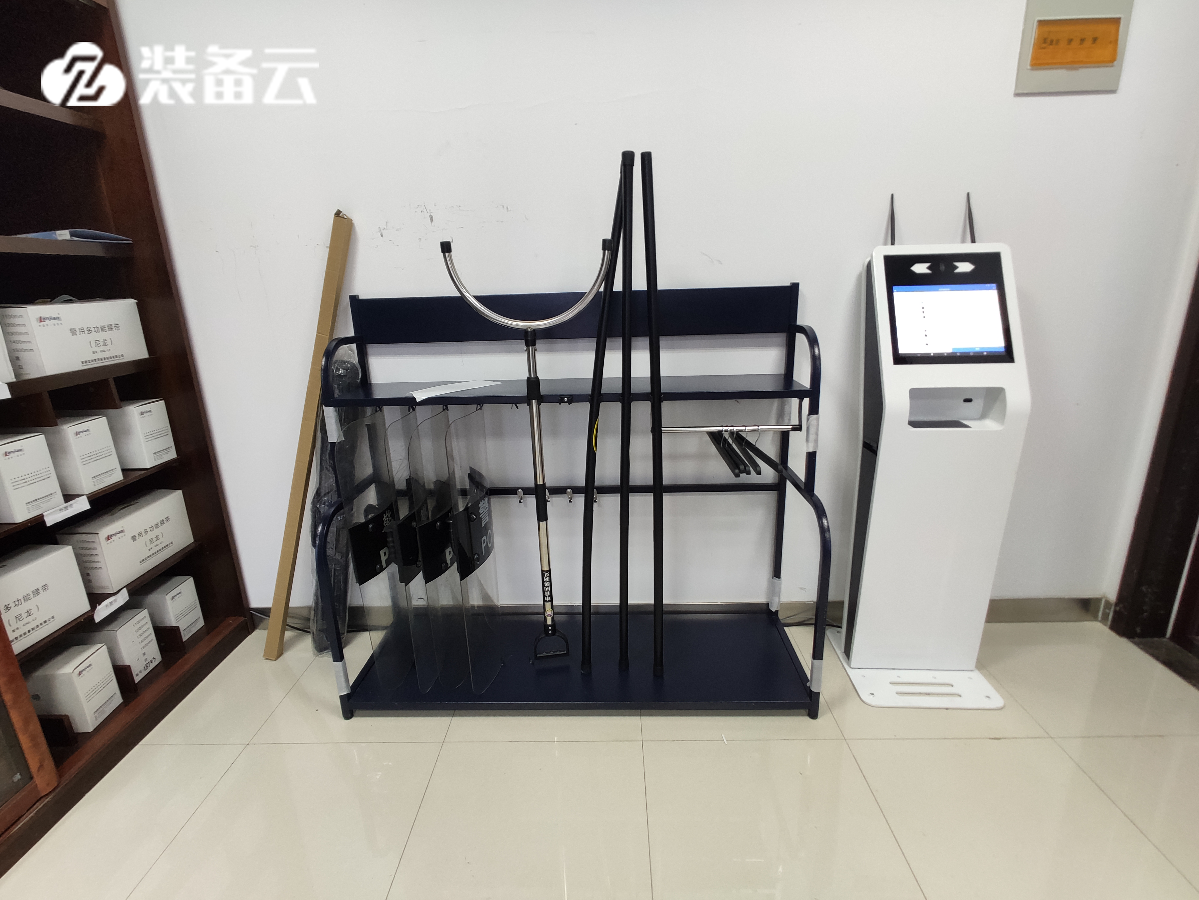 凌訊警用裝備管理系統(tǒng)-立式機